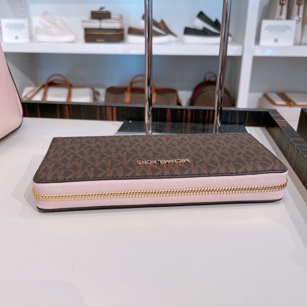 Michael Kors JST Large Zip Wallet - Picture 3 of 7